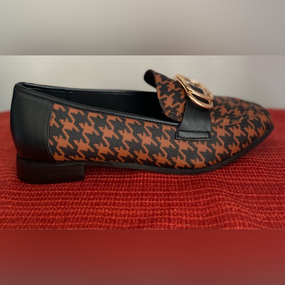NY AND COMPANY.. WOMENS Brown Houndstooth Loafers with Gold Buckle - Picture 12 of 16